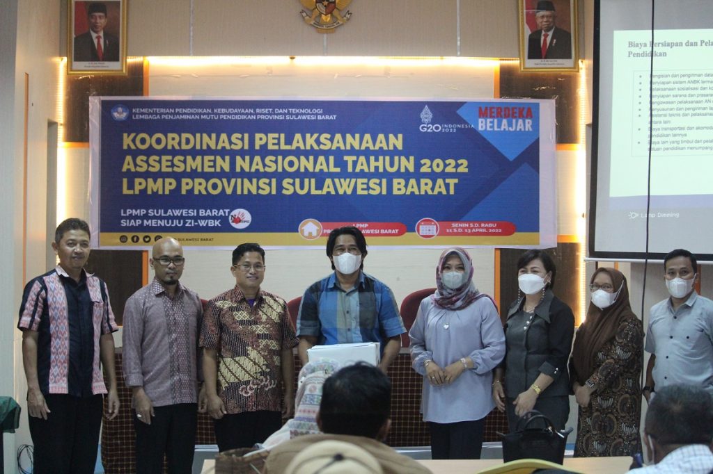 LPMP Sulbar Serahkan Bantuan Buku SPAB Kedinas Pendidikan